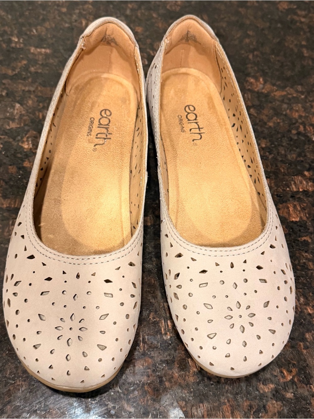 Earth Origins Women's Light Cream Laser-Cut Ballet Flats: SIZE 8W